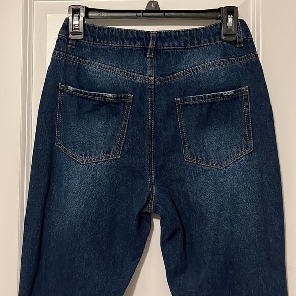 Missguided Riot High Rise Mom Jeans - Picture 6 of 10